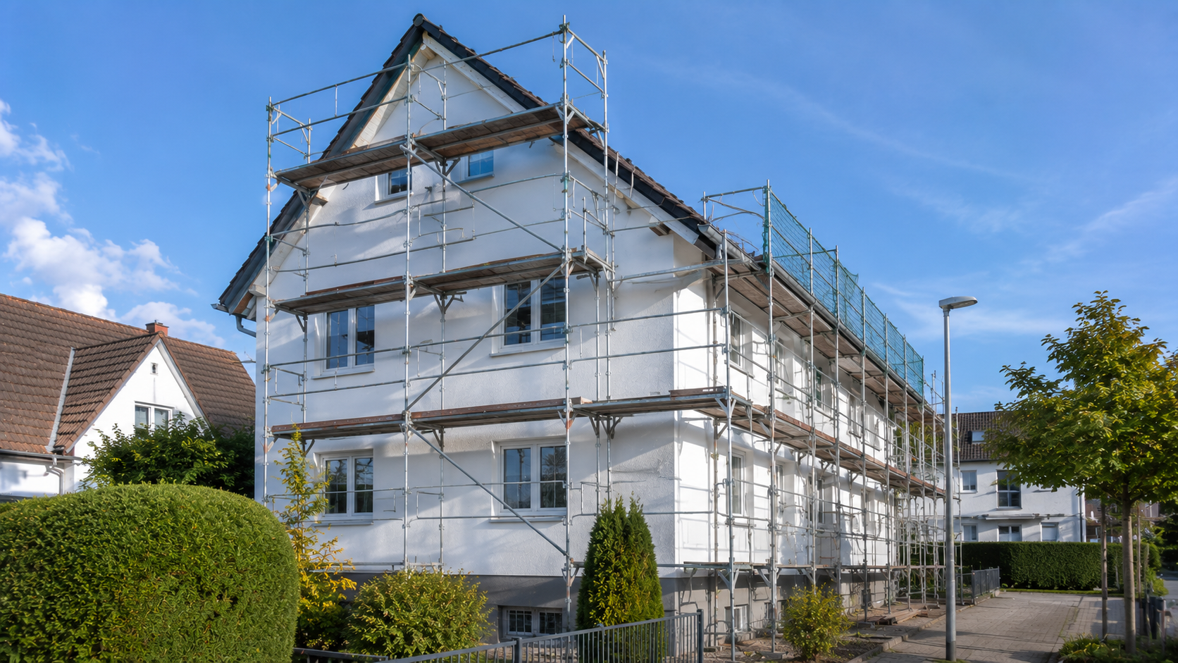 Fassadengerüst an einem Wohnhaus in Sindelfingen